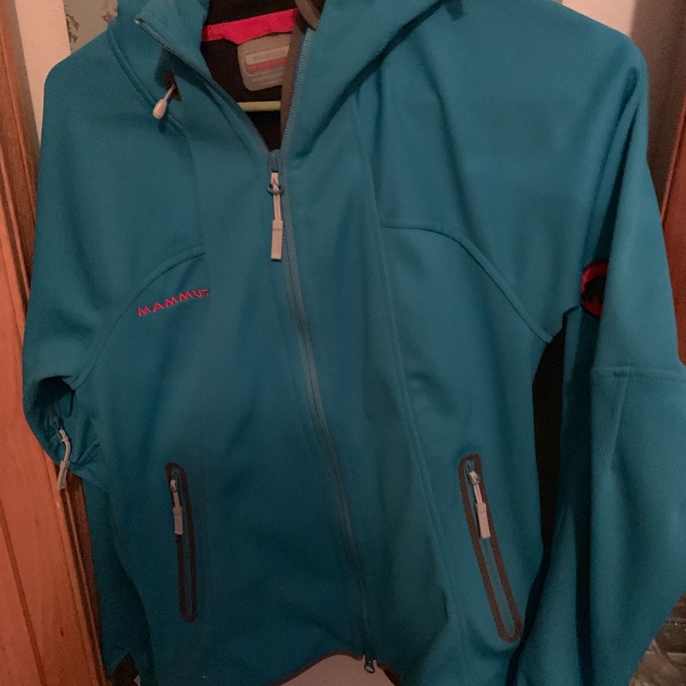 Mammut drytech hooded jacket, size medium